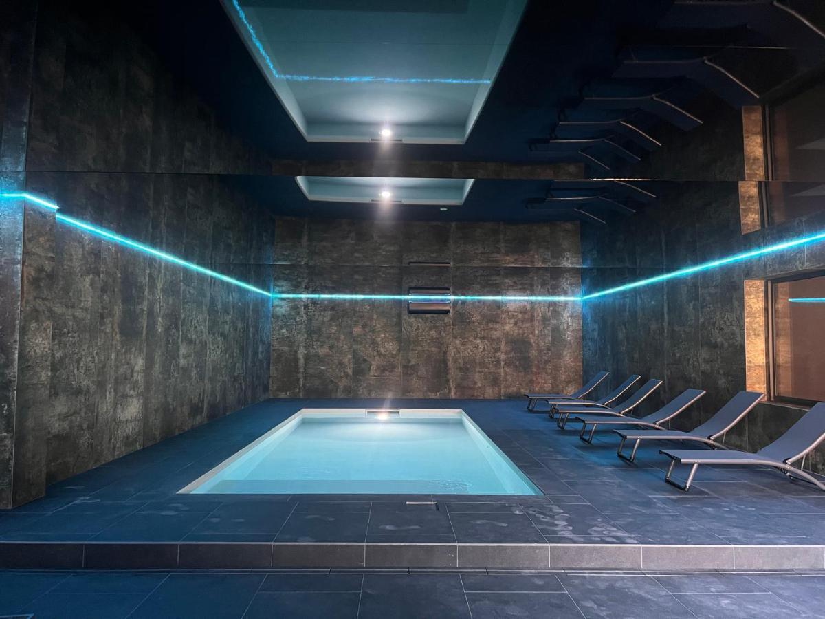 Villa 400M2 Piscine Interieure Tres Calme Agde Exteriör bild