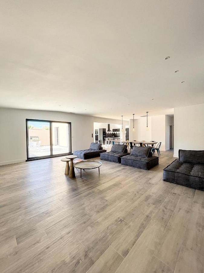 Villa 400M2 Piscine Interieure Tres Calme Agde Exteriör bild