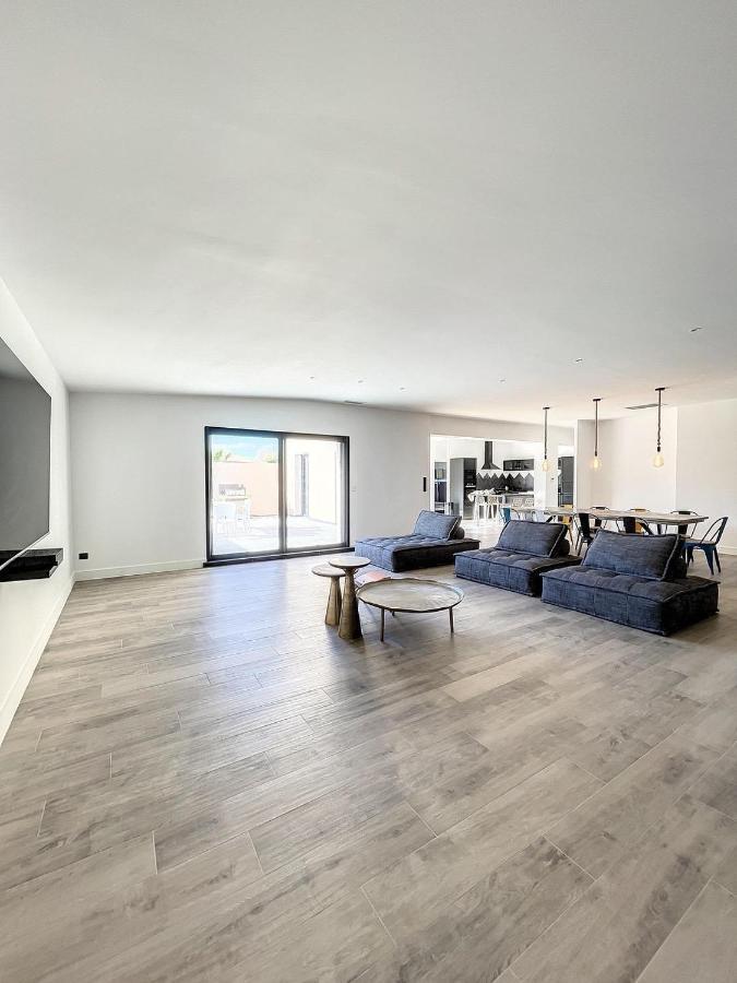 Villa 400M2 Piscine Interieure Tres Calme Agde Exteriör bild