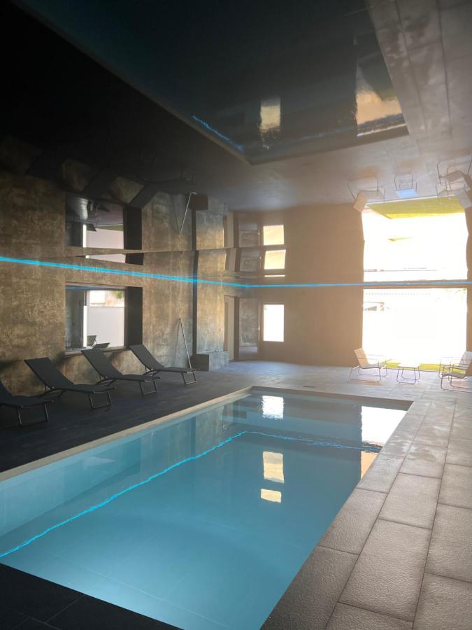 Villa 400M2 Piscine Interieure Tres Calme Agde Exteriör bild